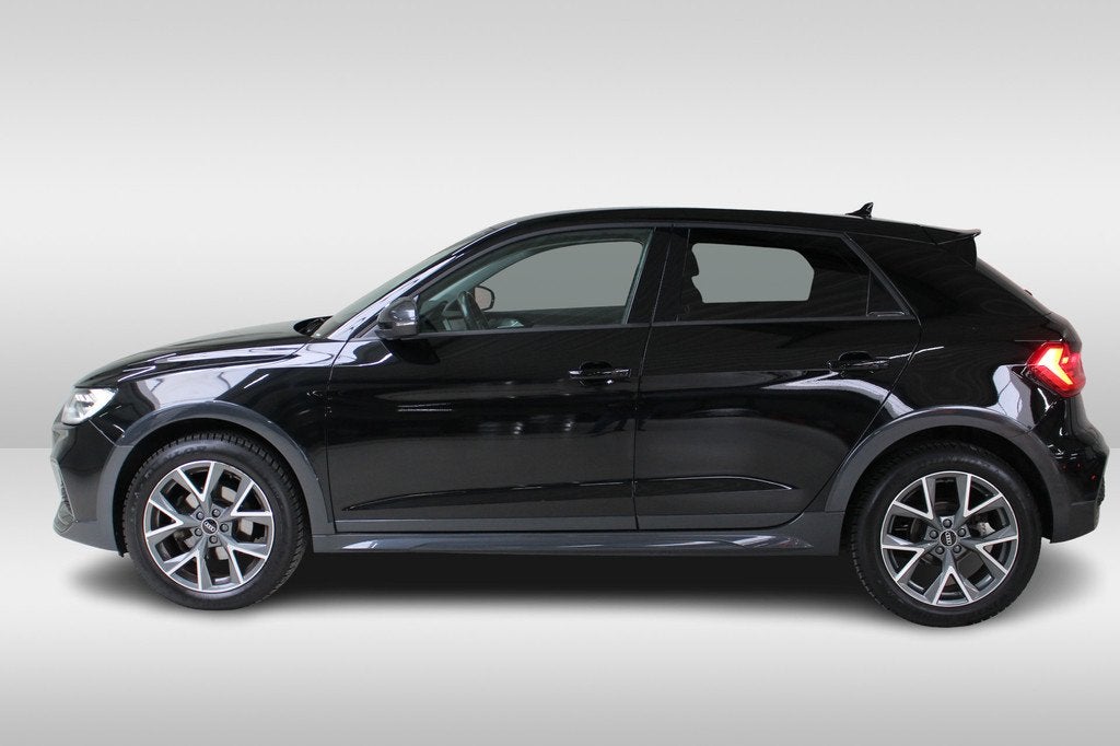 Audi A1 citycarver 30 TFSI Epic Black Camera | 17"Velgen | D, Voorwielaandrijving, Stof, Origineel Nederlands, Bedrijf