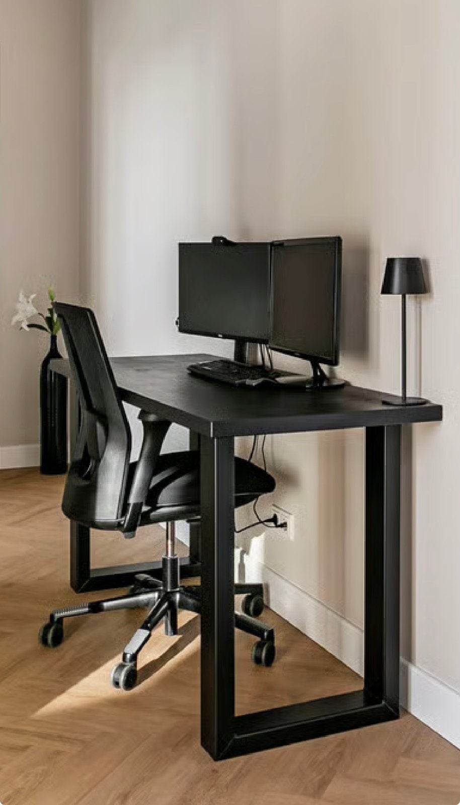 Modern maatwerk bureau 160cm met stalen onderstel, Huis en Inrichting, Bureaus, Ophalen, Zo goed als nieuw