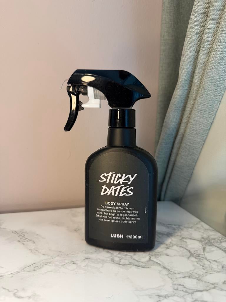 Lush Sticky Dates Body Spray - Nieuw en Ongebruikt, Ophalen of Verzenden, Nieuw