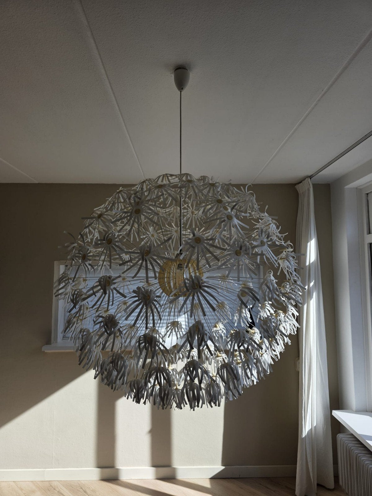 IKEA Maskros hanglamp - Grote designlamp, Ophalen, 50 tot 75 cm, Zo goed als nieuw, Modern, Speels, Scandinavisch