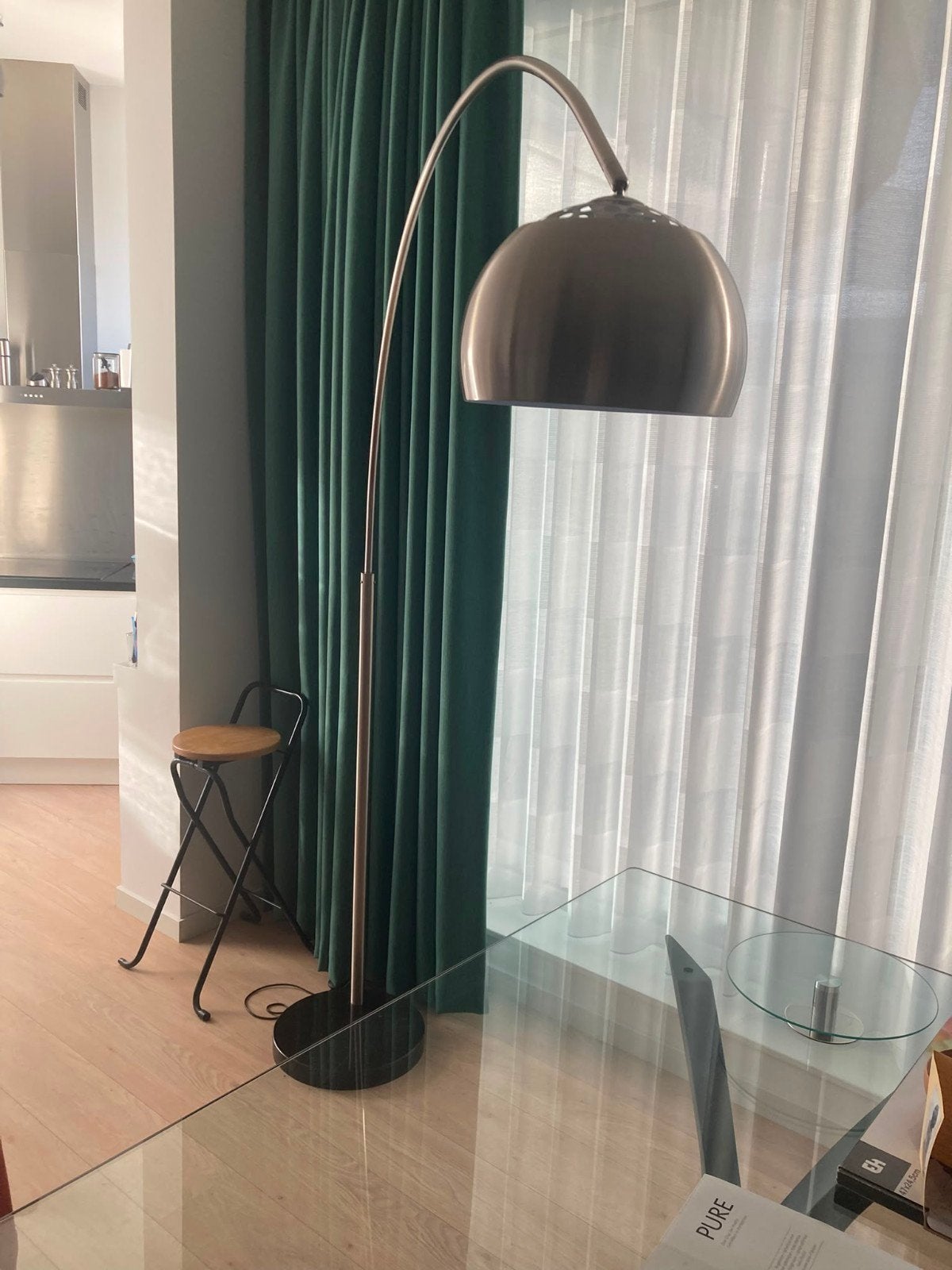 Moderne booglamp met metalen kap, Ophalen, Gebruikt, Metaal, Modern