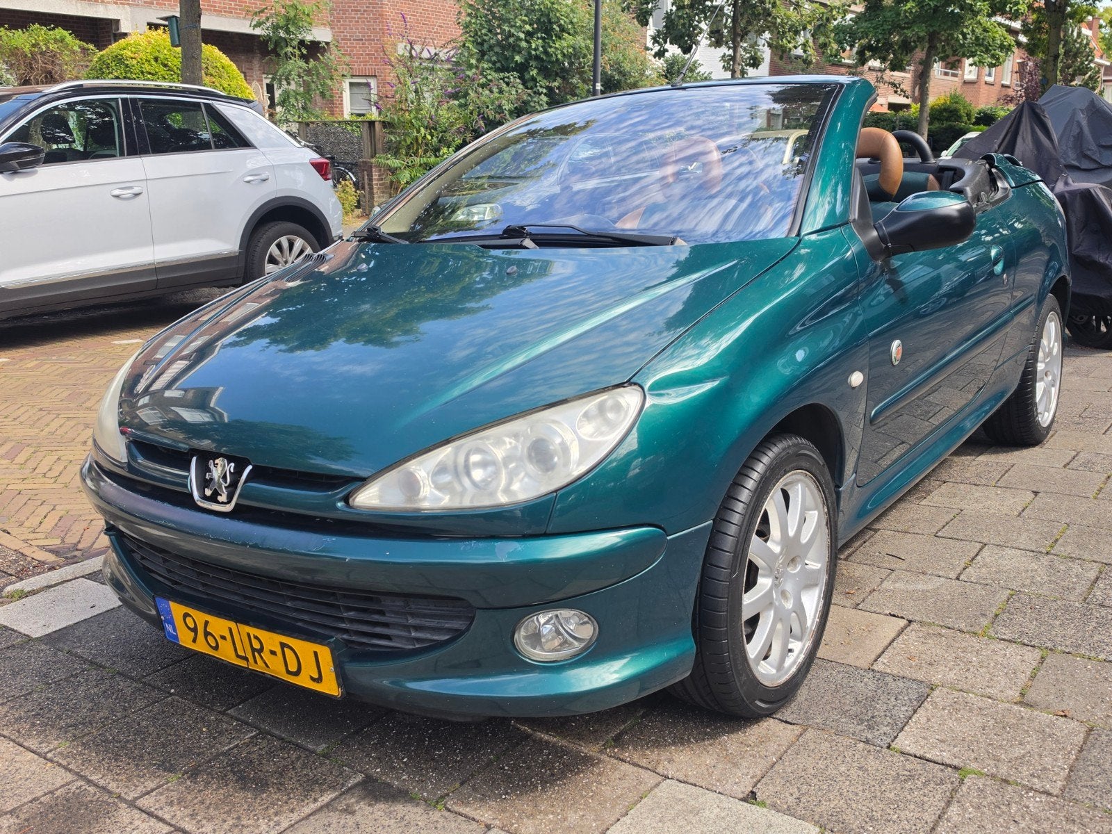 Peugeot 206 CC 2.0 16V - Roland Garros - Apple/Android Radio, 136 pk, 4 cilinders, Cabriolet, 4 stoelen