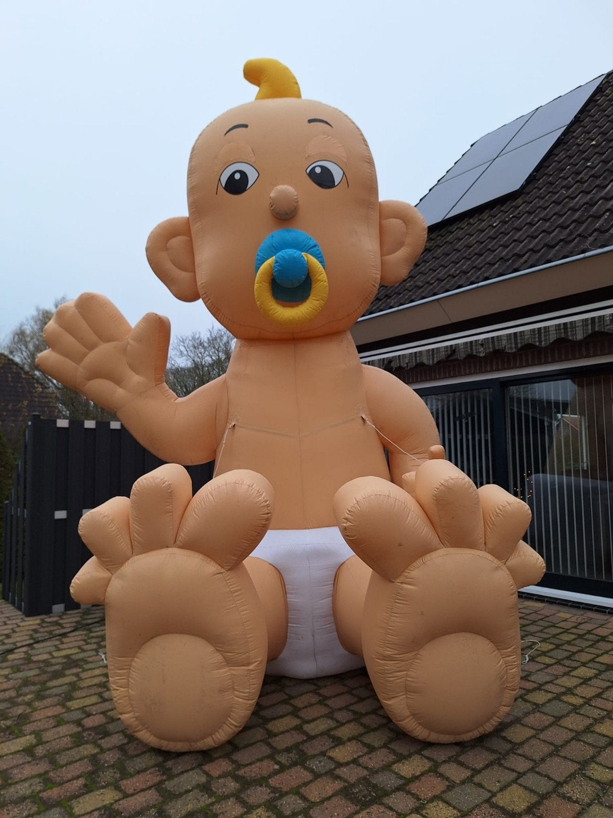 Te huur: opblaasbaby, Ophalen