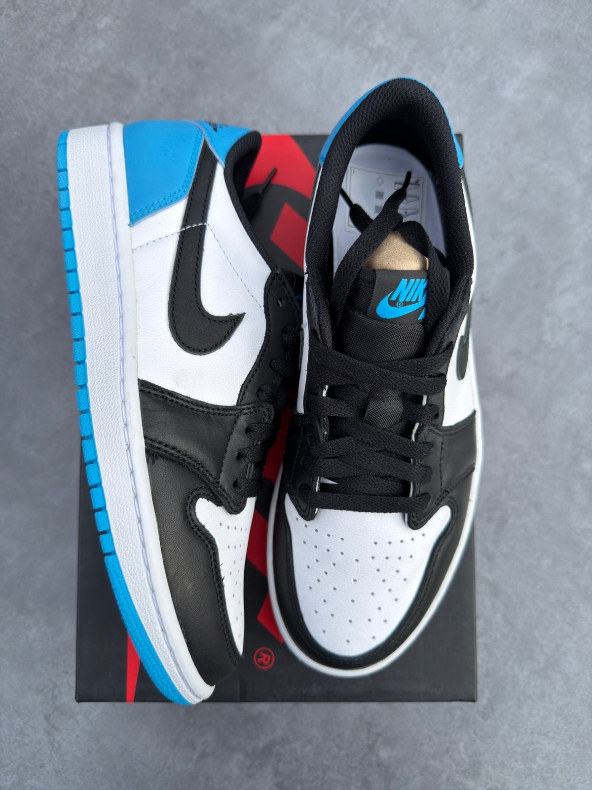Air Jordan 1 Low Black Dark Powder Blue - Maat 40, Kleding | Dames, Schoenen, --, Blauw, Nieuw, Ophalen of Verzenden