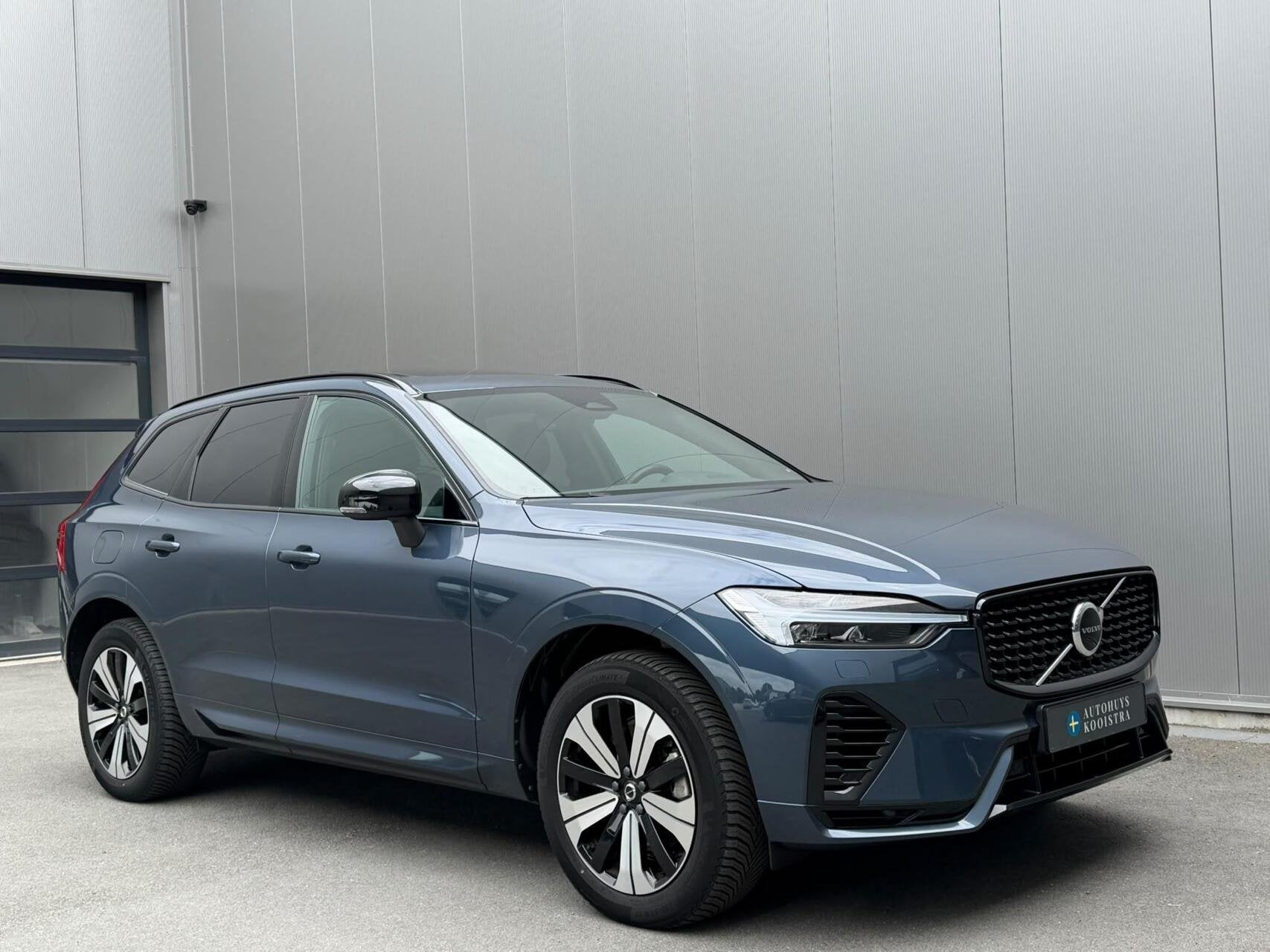 Volvo XC60 2.0 T6 Plug-in hybrid AWD Plus Dark Panorama|H/K, Auto's, Automaat, Gebruikt, 2063 kg, 4 cilinders