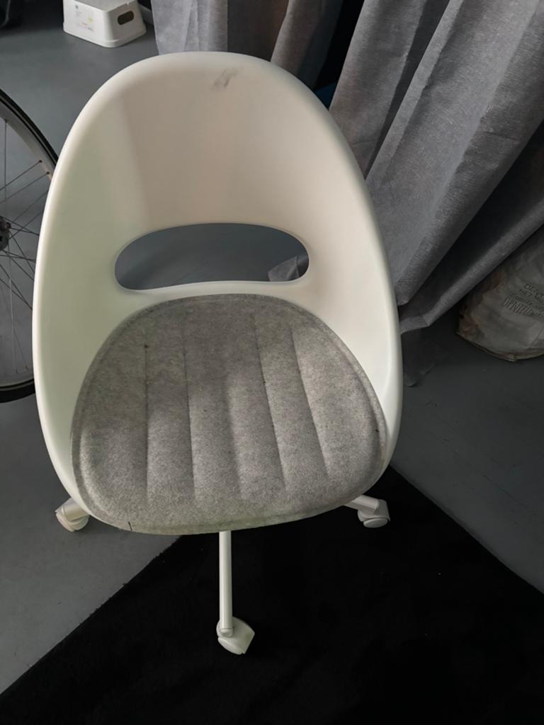 Bureaustoel ikea (gratis), Huis en Inrichting, Bureaustoelen, Ophalen, Gebruikt, Wit, Bureaustoel