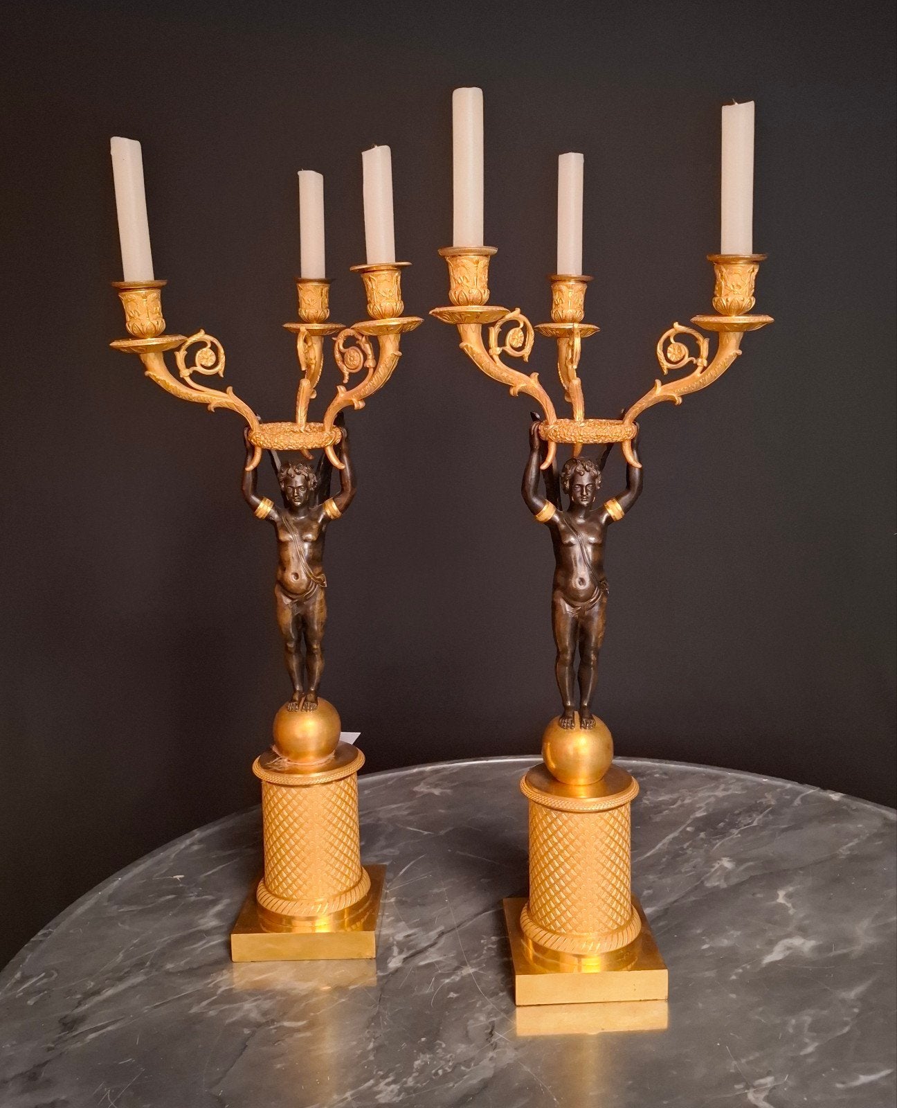 antieke empire bronzen kandelaars 57 cm, Ophalen, Koper of Brons