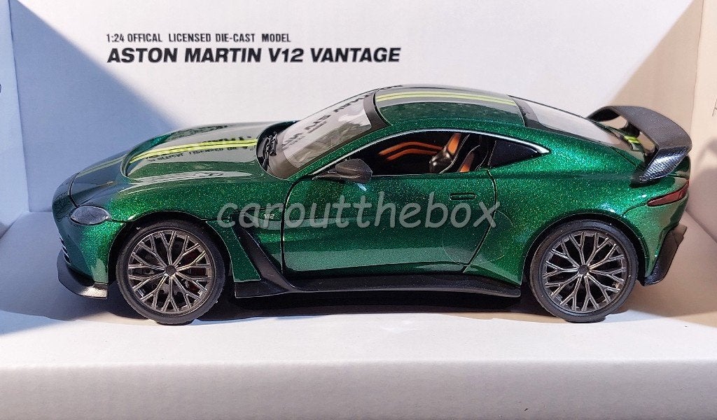 Aston Martin V12 Vantage groen 1:24 Reel Reel021, Hobby en Vrije tijd, Modelauto's | 1:24, Verzenden, Nieuw, Auto, Overige merken
