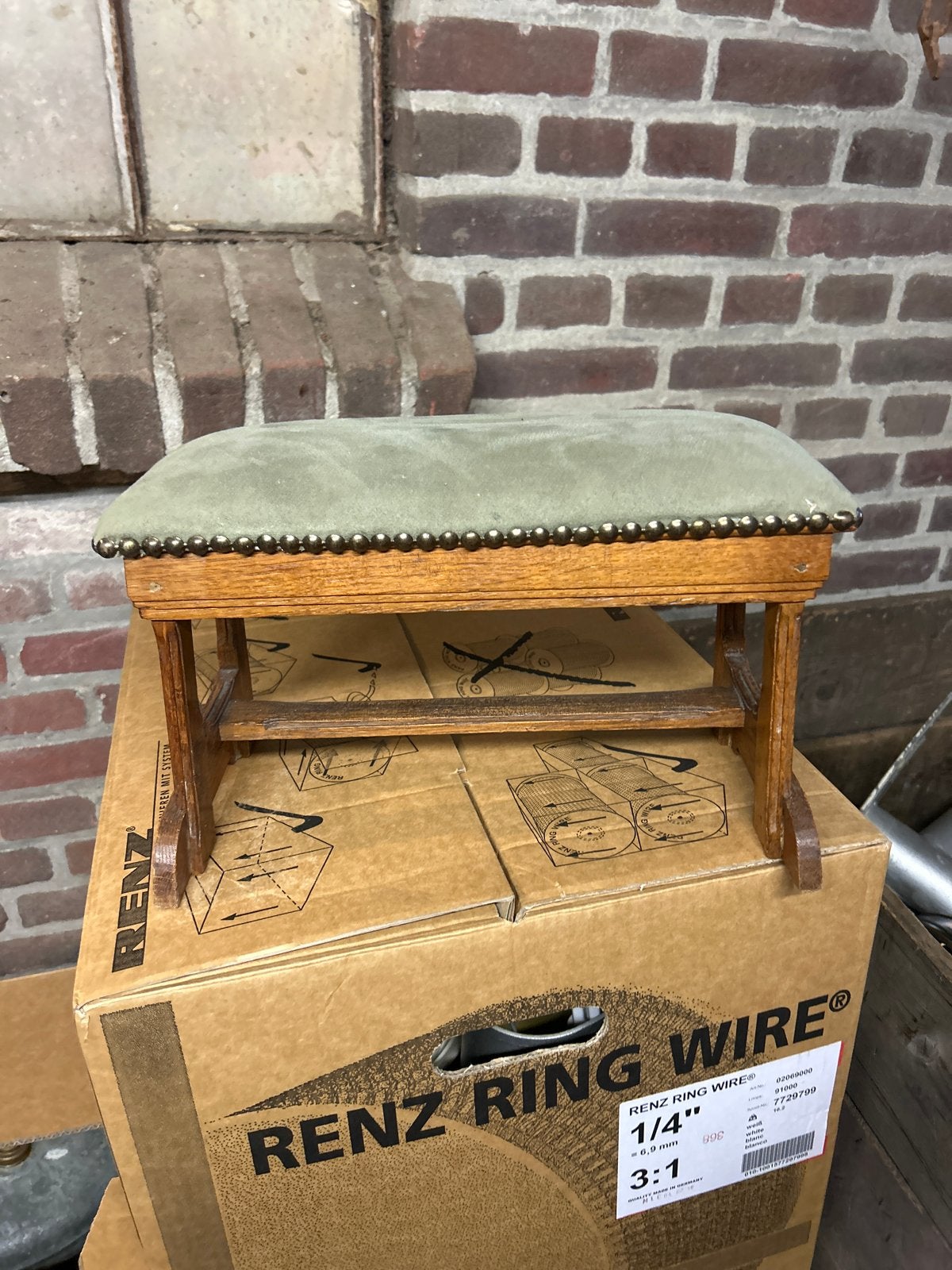 Set van 2 Vintage kerk bankjes met Gestoffeerde Zitting, Ophalen, Gebruikt, Hout