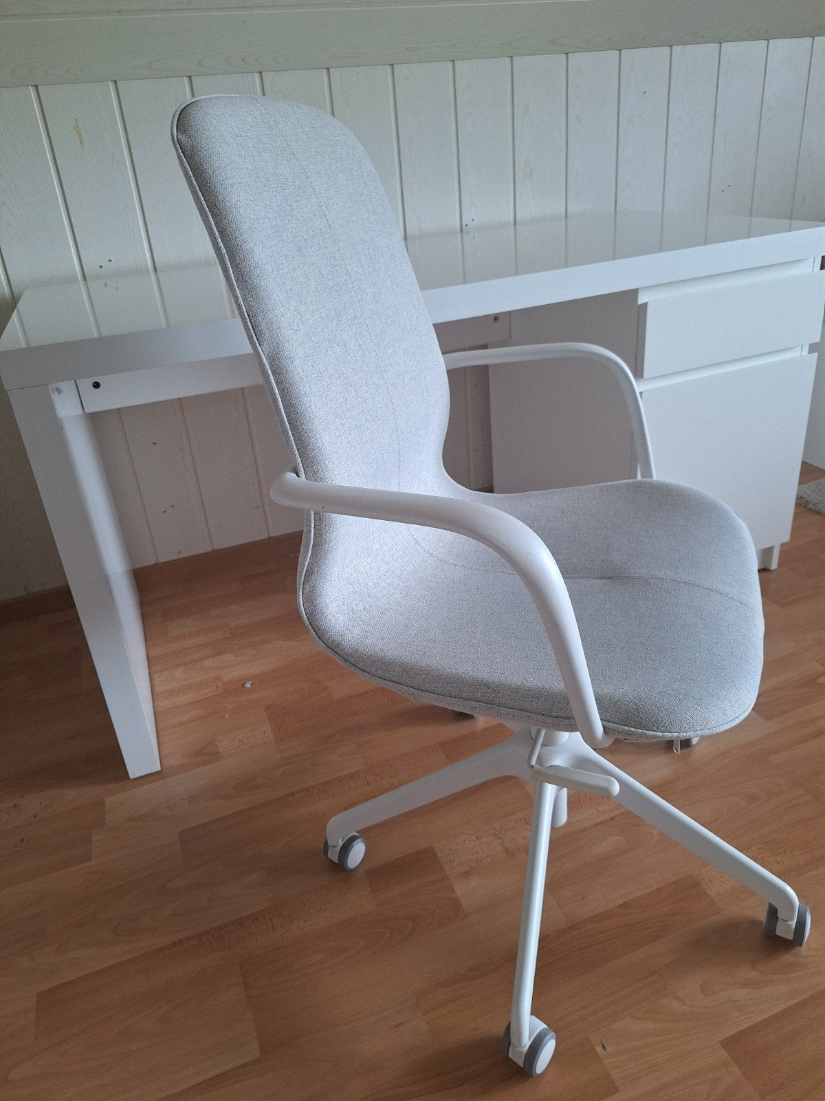 IKEA bureau Malm met bureaustoel - Wit, Huis en Inrichting, Bureaus, Ophalen, Met lades, Gebruikt, Spaanplaat of MDF