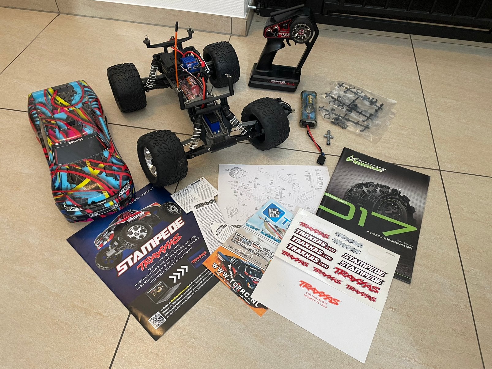 traxxas stampede xl-5 2wd in een nieuwe staat !, Auto offroad, Zo goed als nieuw, Schaal 1:10, RTR (Ready to Run)