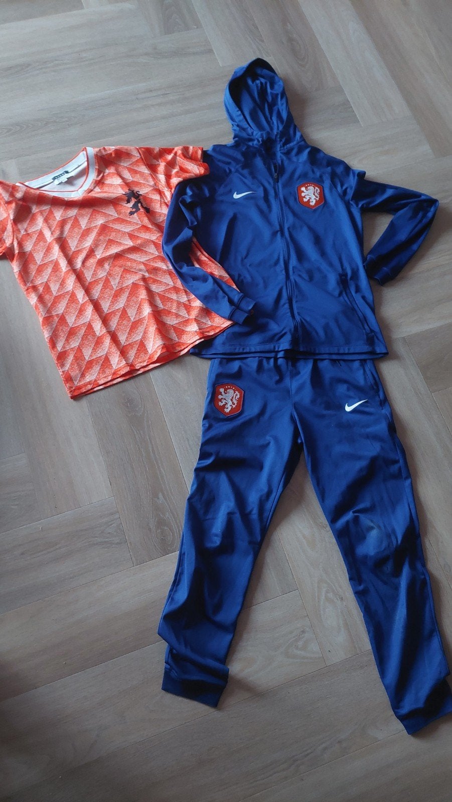 Origineel KNVB trainingspak en retro Oranje Shirt, Sport- of Zwemkleding, Ophalen of Verzenden, Zo goed als nieuw, Nike