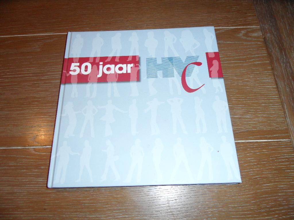 Jubileumboek: 50 jaar HVC (Nieuw Vennep), Boeken, Geschiedenis | Stad en Regio, Ophalen of Verzenden, 20e eeuw of later, Zo goed als nieuw