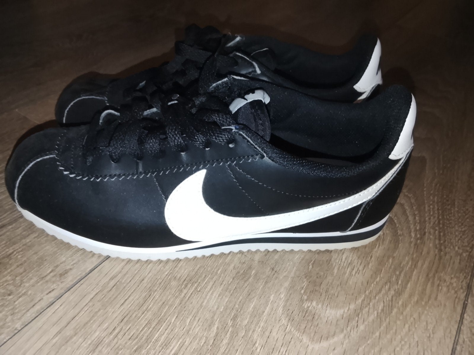 Nike Cortez Maat 37 / 37,5, Ophalen of Verzenden