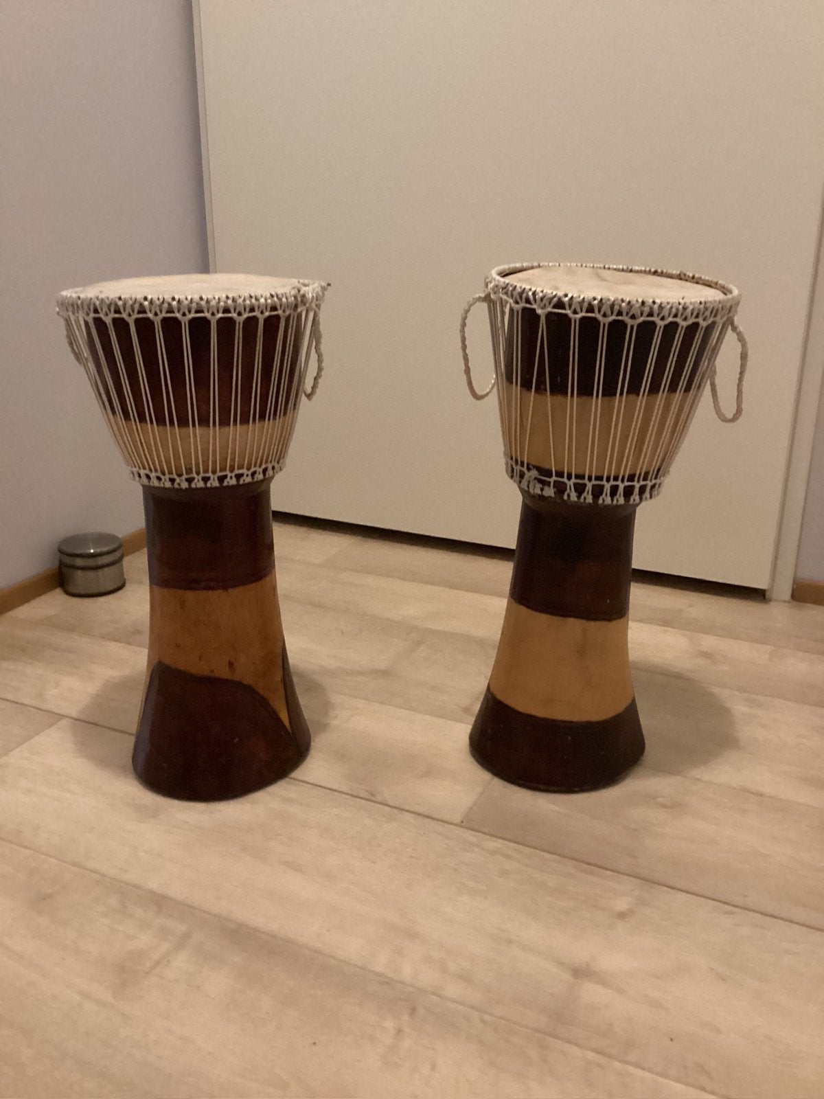 Afrikaanse Trommels 2 stuks Orgineel uit Kenia zie info, Muziek en Instrumenten, Percussie, Ophalen of Verzenden, Zo goed als nieuw
