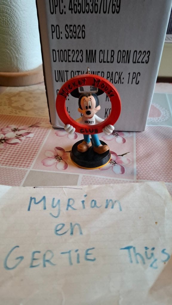 Disney 100 Years Mickey Mouse Club ornament, Verzamelen, Ophalen of Verzenden, Mickey Mouse, Zo goed als nieuw, Beeldje of Figuurtje