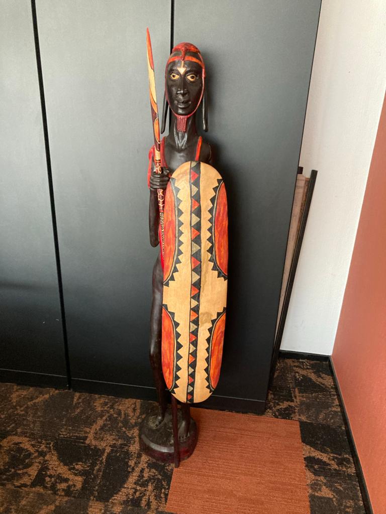 Keniaans houtsnijwerk - Masai krijger - 140 cm hoog, Antiek en Kunst, Ophalen of Verzenden