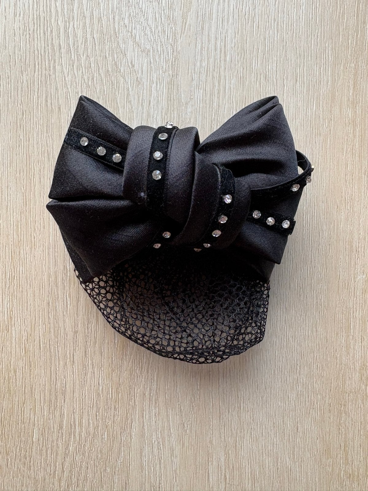 Zwarte haarstrik met strass en haarnetje, Dieren en Toebehoren, Paardrijkleding, Ophalen, Zo goed als nieuw, Dressuur