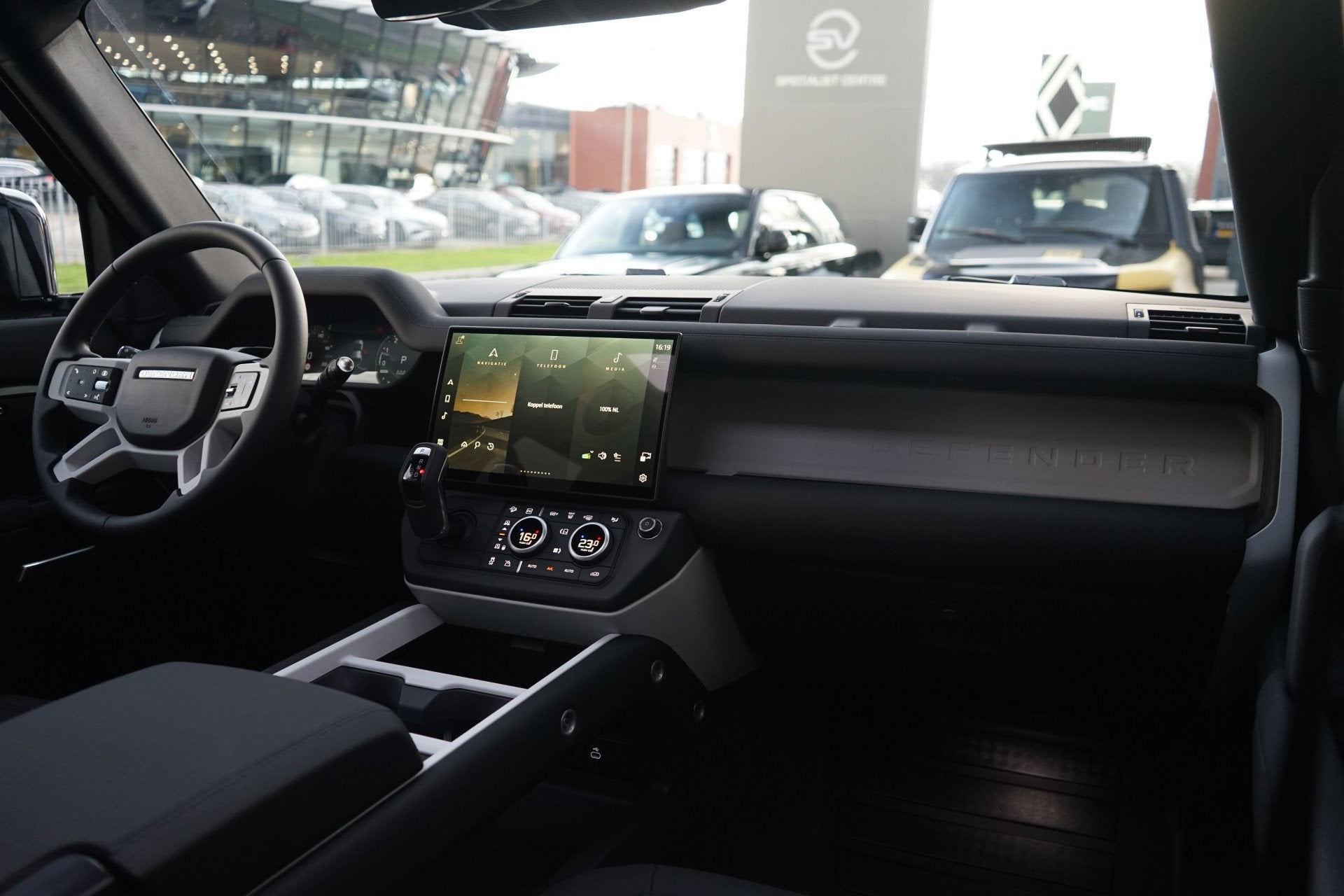 Land Rover Defender 110 P300e 110 Forest Edition | Schuif/Ka, Automaat, 12 maanden, Zwart, 4 cilinders