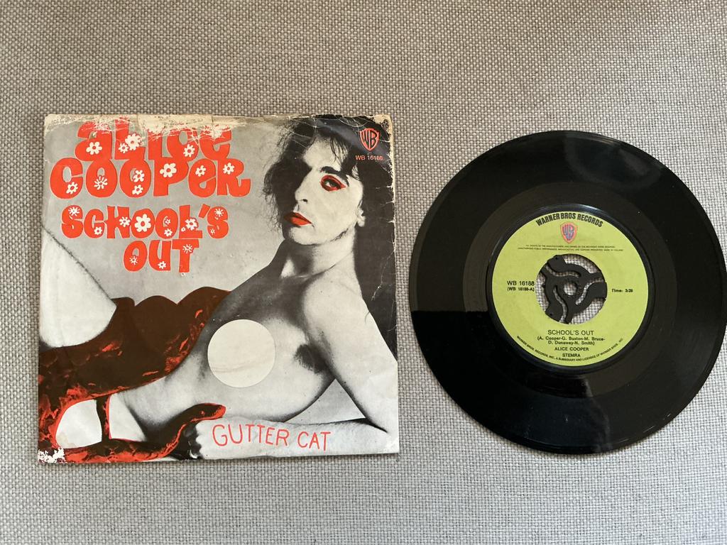 Alice Cooper single vinyl. School’s out., Ophalen of Verzenden, Gebruikt, Pop