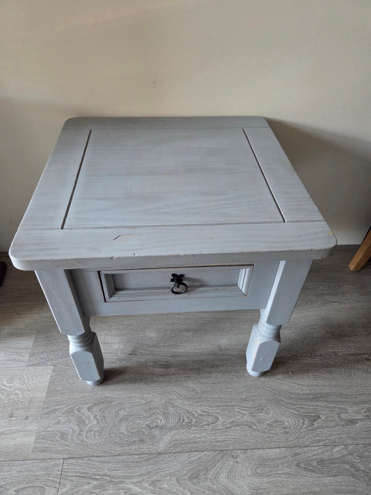 Grijs houten bijzettafeltje met lade, Minder dan 55 cm, Gebruikt, Landelijk, Rechthoekig