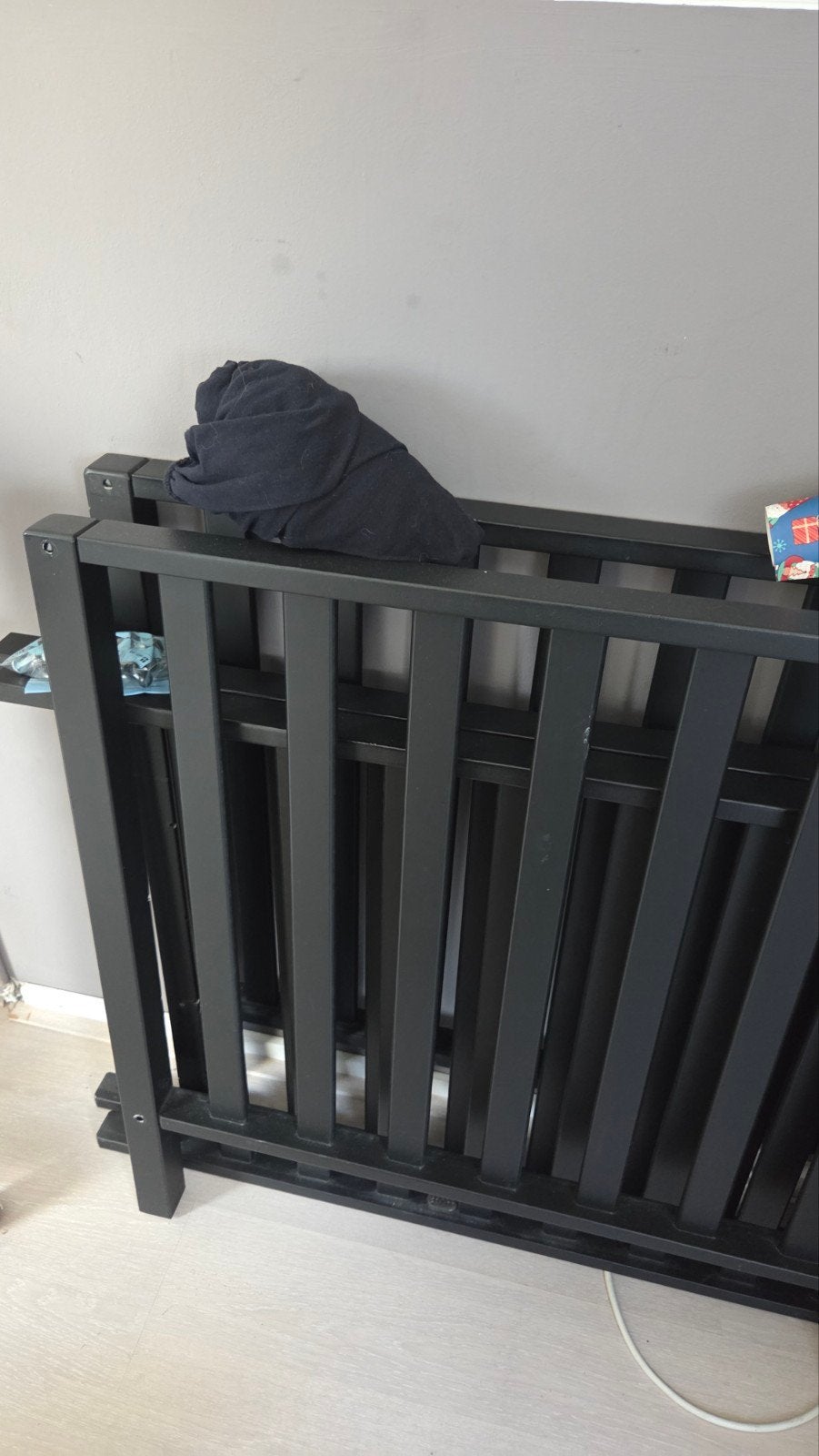 box zwart met matras - Zo goed als nieuw, Ophalen of Verzenden, Zo goed als nieuw, Ledikant
