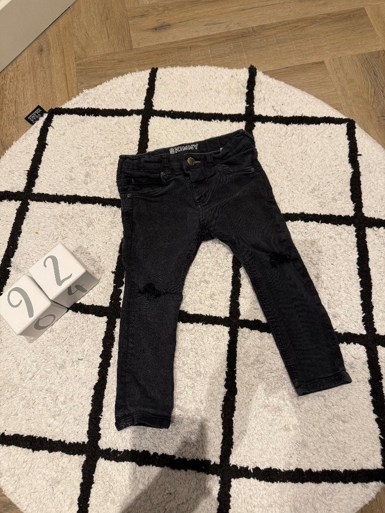 Heel goed Zwart Zara jeans spijkerbroek destoyed look 92, Kinderen en Baby's, Kinderkleding | Maat 92, Broek, Gebruikt, Jongen of Meisje