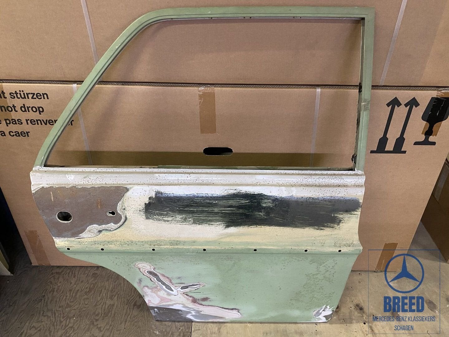 Deur / portier rechtsachter voor Mercedes-Benz W114 W115 /8, Auto-onderdelen, Carrosserie en Plaatwerk, Ophalen, -, Deur, Nieuw