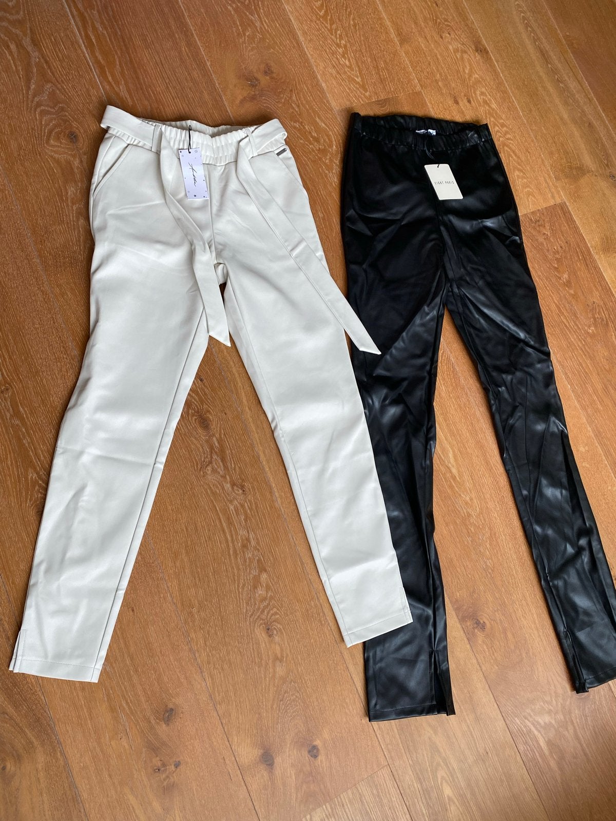 Nep Leren broeken, 2 stuks, s en l nieuw met kaartjes, Kleding | Dames, Beige, Nieuw, Ophalen of Verzenden, Maat 36 (S)