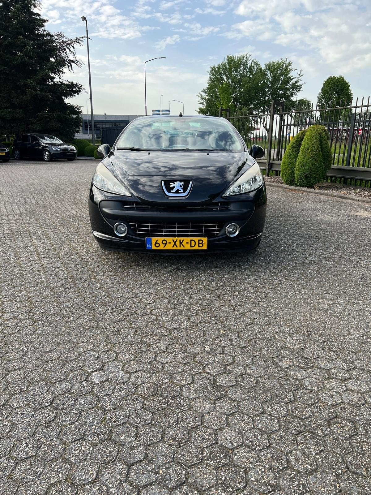 Peugeot 207 1.6 16V CC 88KW 2007 Zwart, Auto's, Voorwielaandrijving, 4 cilinders, Cabriolet, Zwart