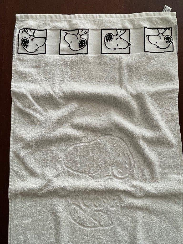 Handdoek Aquanova Peanuts snoopy wit nieuw, Huis en Inrichting, Badkamer | Badtextiel en Accessoires, Handdoek, Nieuw, Ophalen of Verzenden