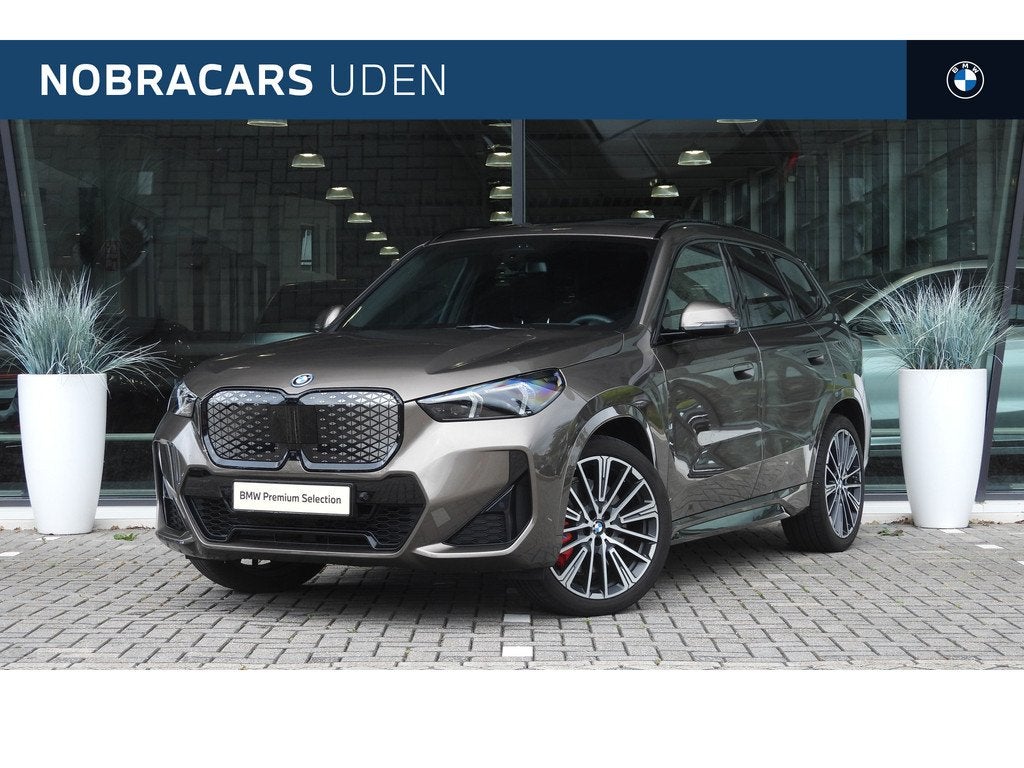 BMW iX1 eDrive20 M Sport / Panoramadak / Sportstoelen / Comf