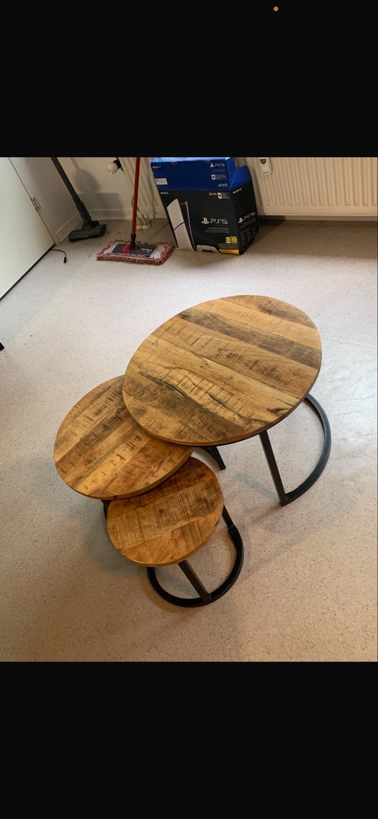 Set van 3 ronde salontafels van mangohout en metaal