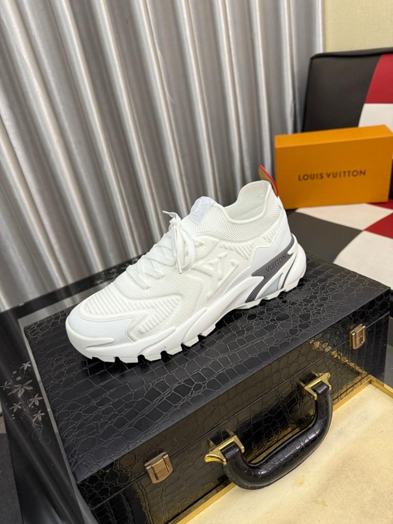 Lv runners, Ophalen of Verzenden, Zo goed als nieuw, Wit