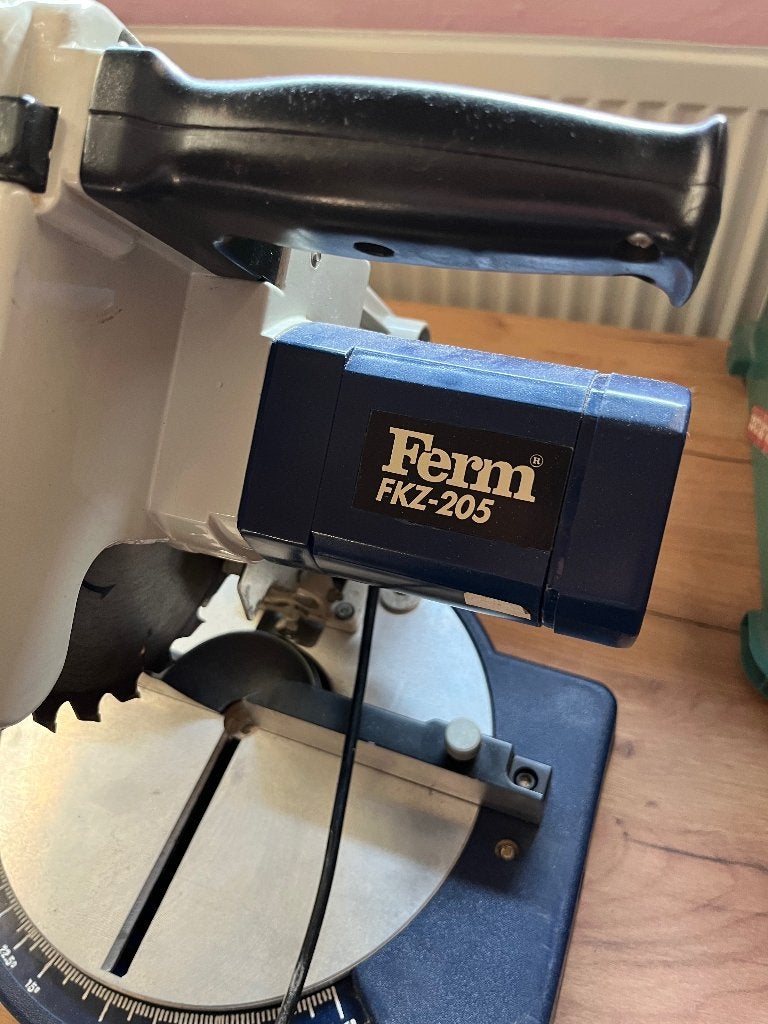Afkortzaag, Doe-het-zelf en Verbouw, Ophalen, Gebruikt, FERM, 600 tot 1200 watt