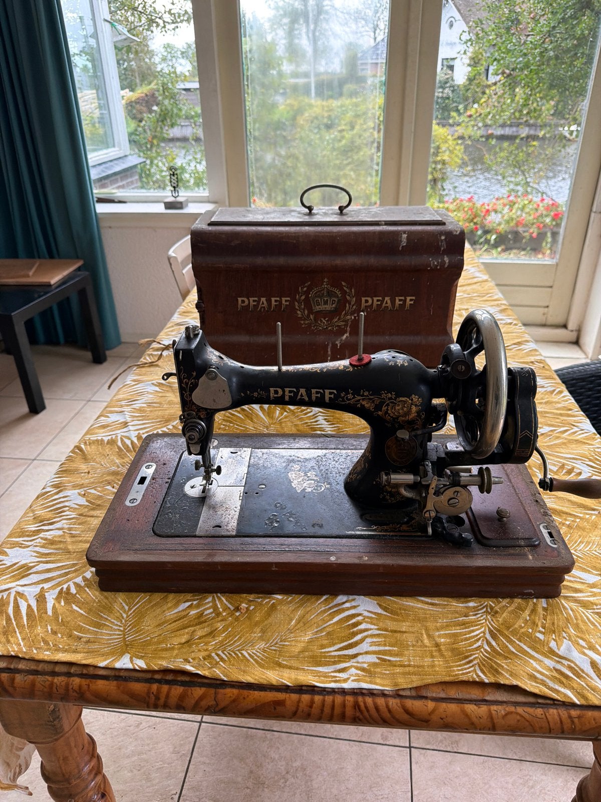 Antieke Pfaff Naaimachine met Houten Koffer, Ophalen