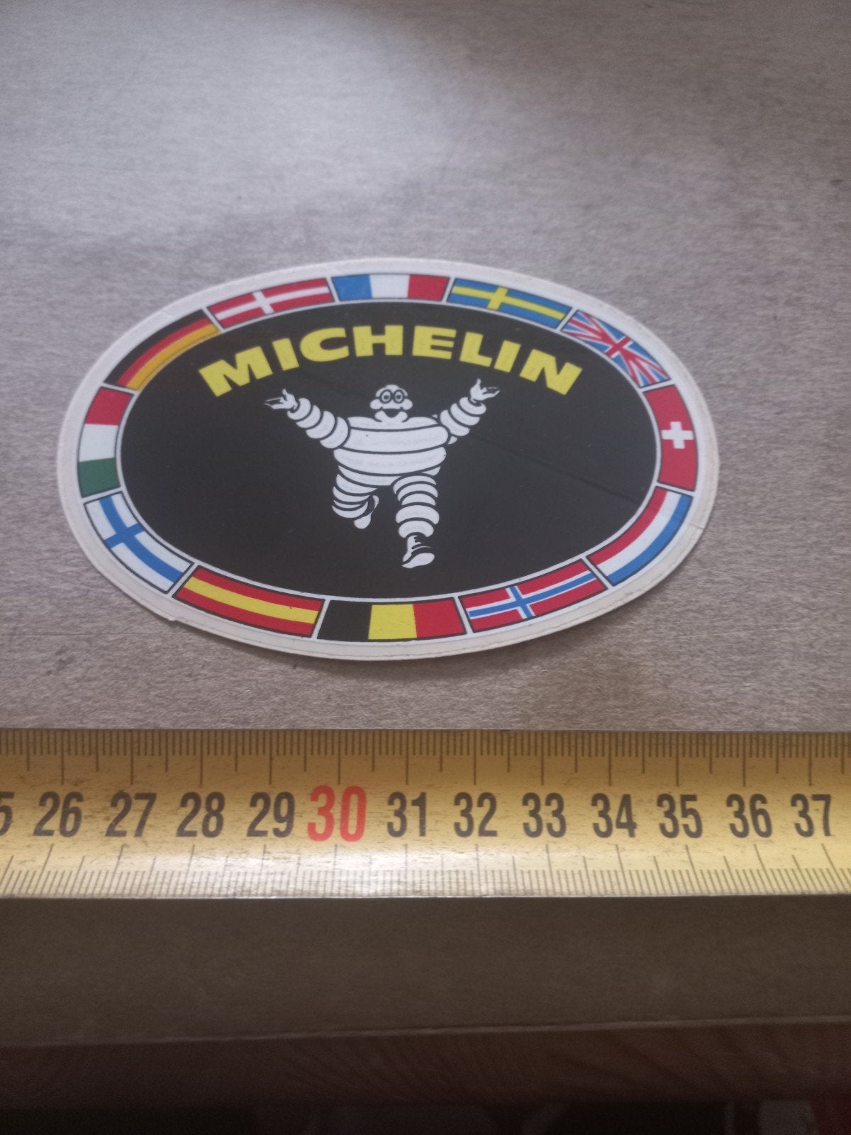 Vintage Michelin Bibendum sticker met vlaggen, Ophalen of Verzenden