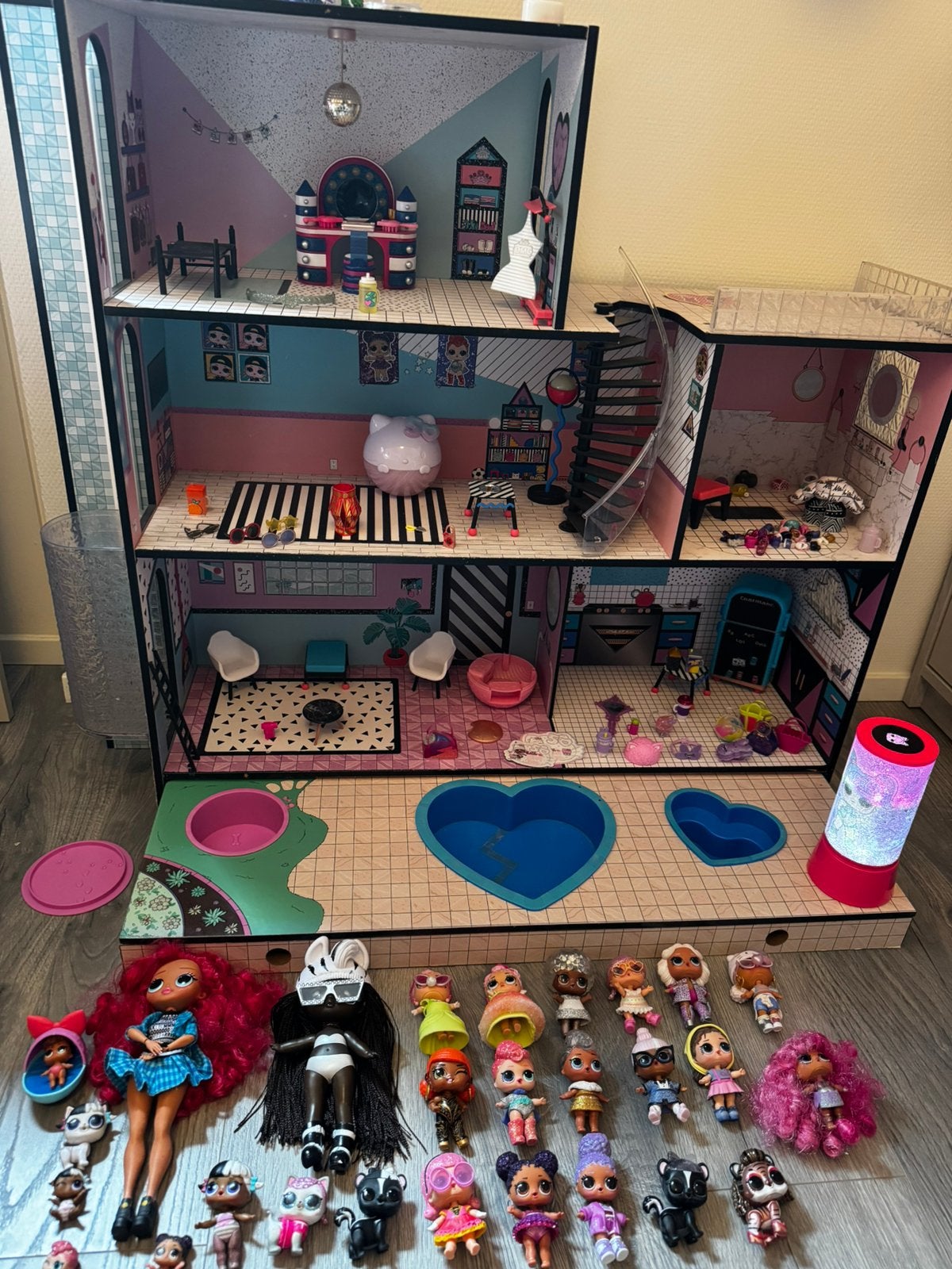 L.O.L. Surprise! OMG Huis met Meubels + extra twv €200,- +, Kinderen en Baby's, Ophalen, Zo goed als nieuw, Poppenhuis