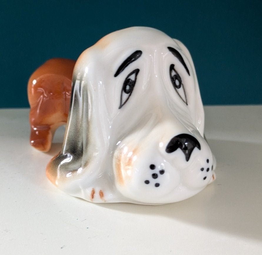 Vintage beeldje van een Bassethond Basset hound, Ophalen of Verzenden, Zo goed als nieuw, Dier