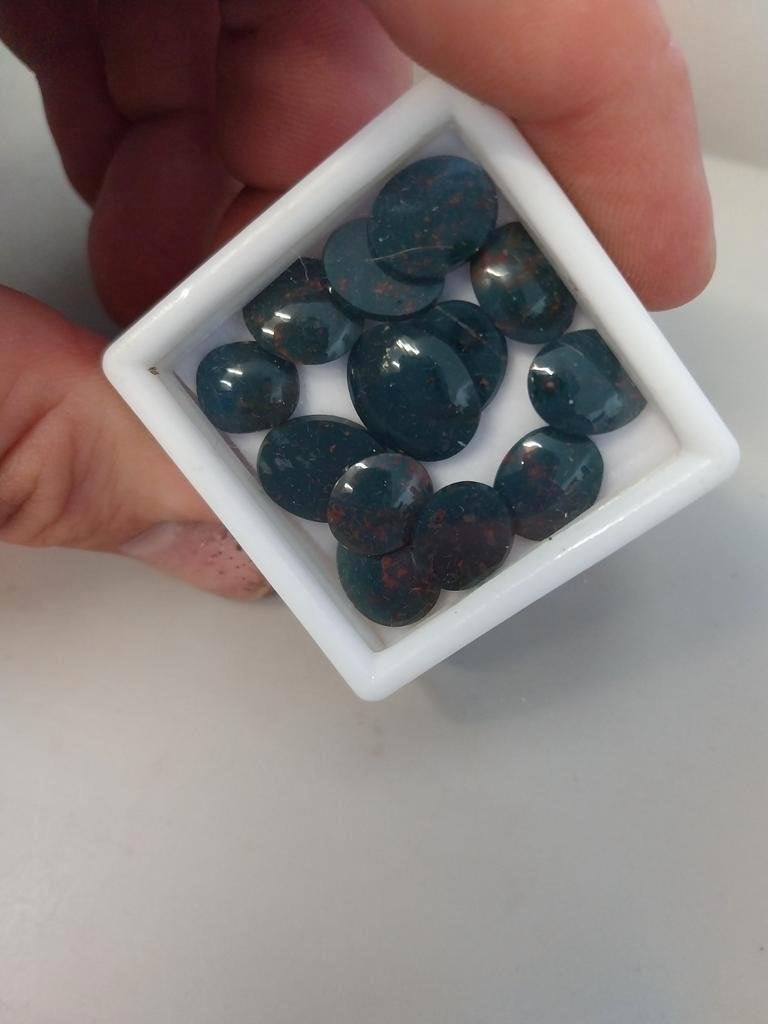 Lot met lage heliotroop cabochons, Ophalen of Verzenden, Zo goed als nieuw