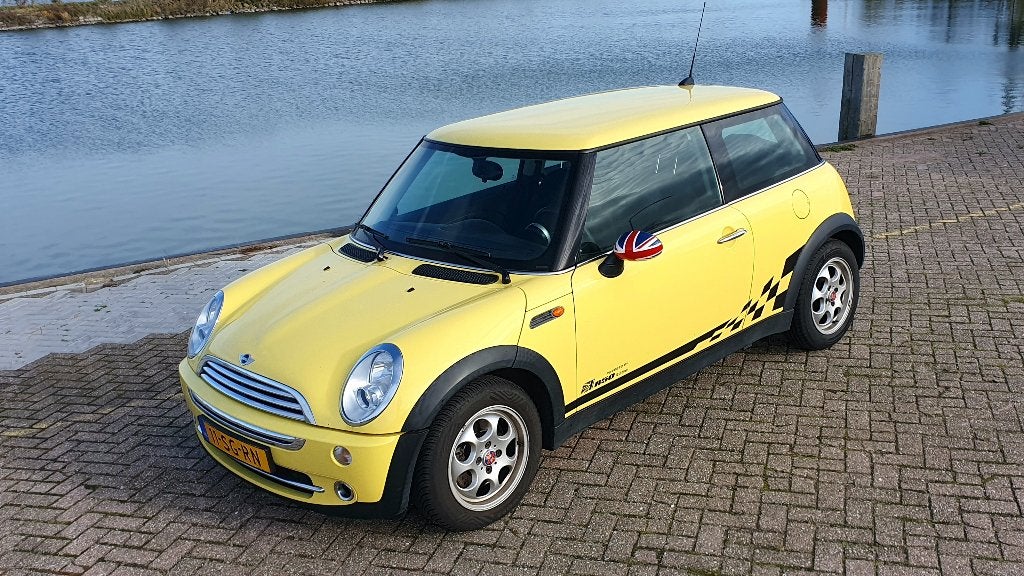 Mini Cooper 1.6 16V ONE 2006 Geel, ZEER GOEDE STAAT, Auto's, Voorwielaandrijving, Dealer onderhouden, Zwart, 4 cilinders