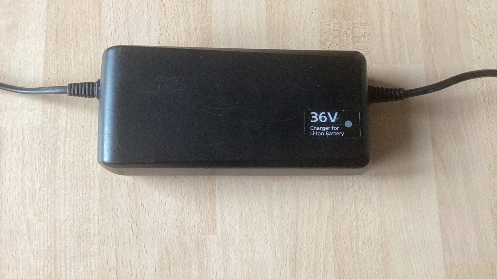 Lader voor Panasonic, Flyer en Gazelle 36 volt, 4 ampère., Zo goed als nieuw