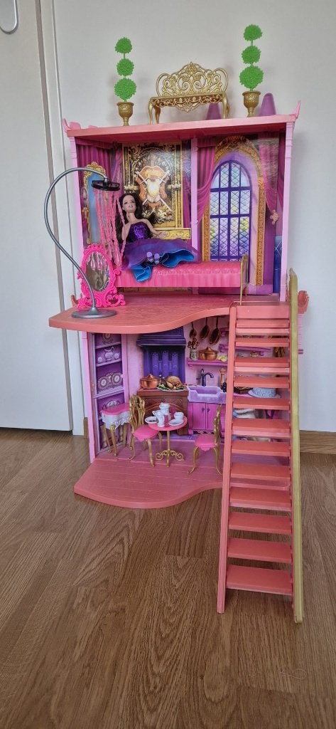 Barbie kasteel inclusief Barbie pop, Kinderen en Baby's, Ophalen of Verzenden, Gebruikt, Toebehoren