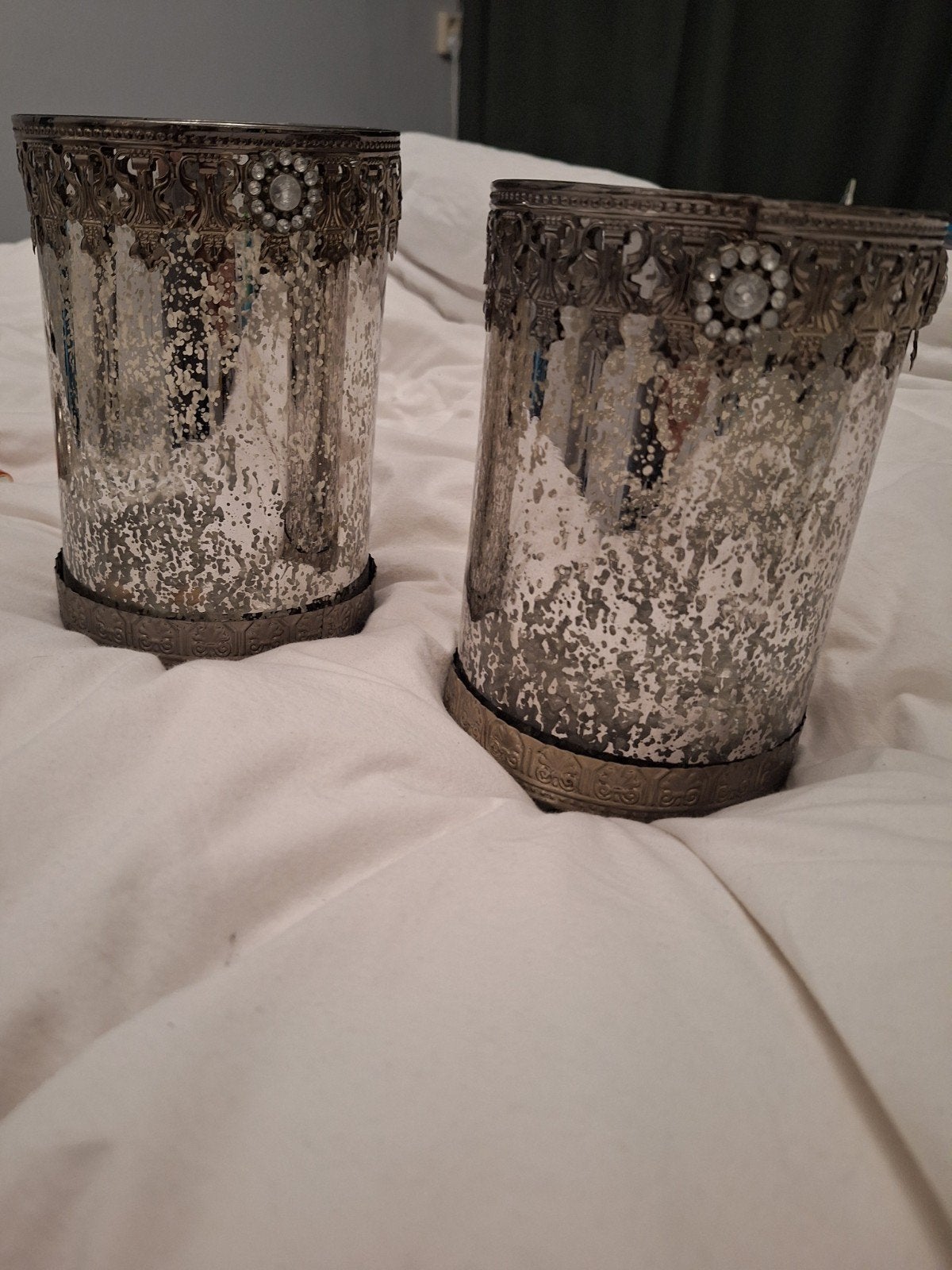Te koop 2 x zilverkleurige windlichten, Ophalen