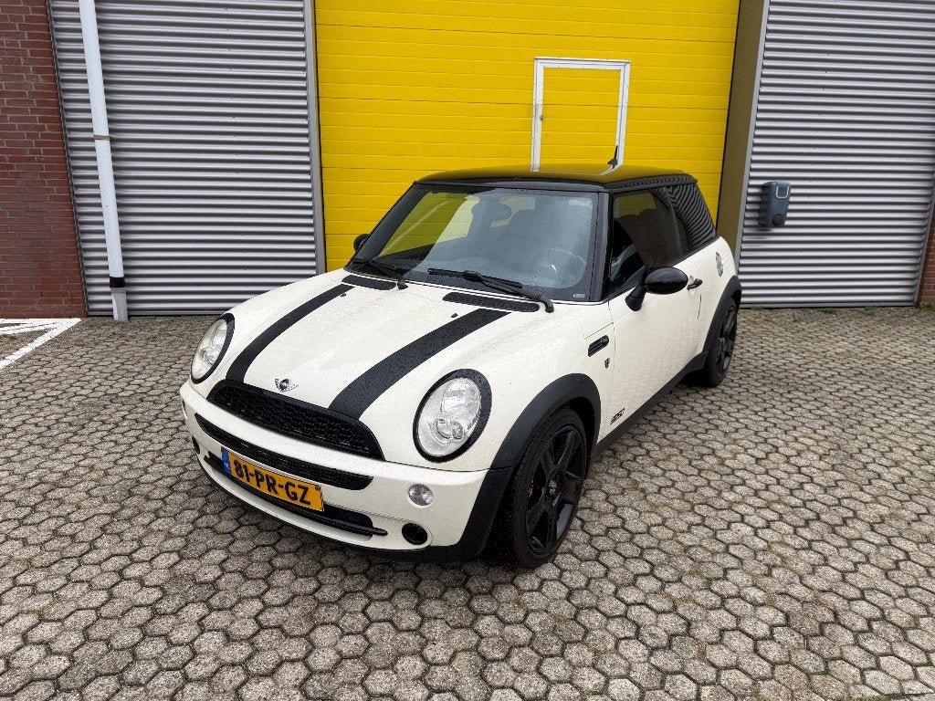 Mini 1.6 16V Cooper 2004 Wit met APK t/m 10-2027, Auto's, Voorwielaandrijving, 4 cilinders, 4 stoelen, Leder en Stof