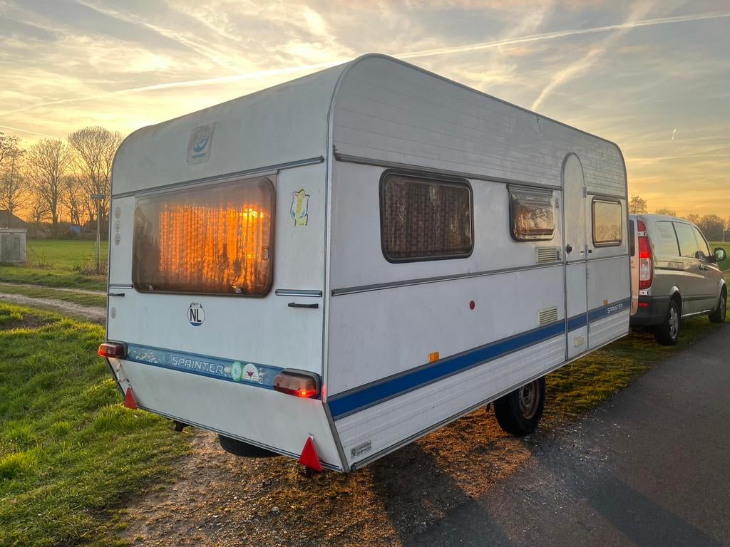 TE 470 Sprinter ( 1978 ) retro caravan, Vast bed, T.E.C., Rondzit, Koelkast