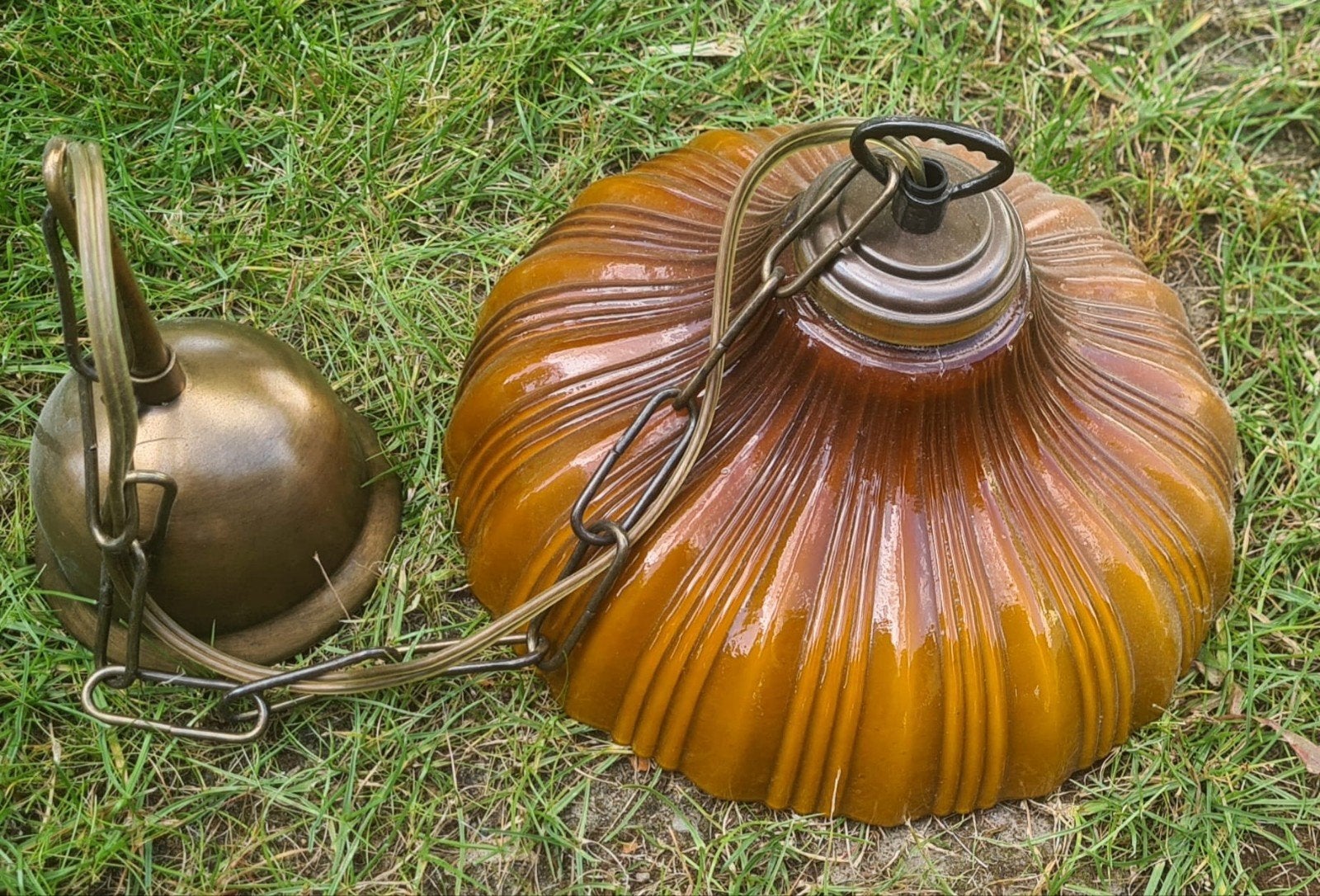Vintage hanglamp met glazen kap - Amber/Wit, Antiek en Kunst, Ophalen