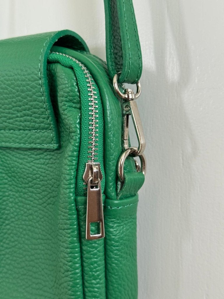 Italiaanse tas van écht leer in frisse groene kleur - nieuw!, Ophalen of Verzenden, Zo goed als nieuw, Groen, Schoudertasje