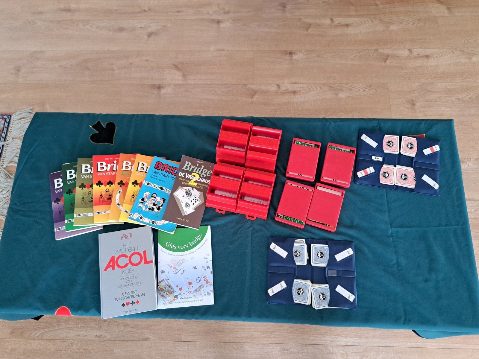 Bridge set: boeken, biedboxen en speelmatten, Drie of vier spelers, Ophalen of Verzenden, Gebruikt, Diverse