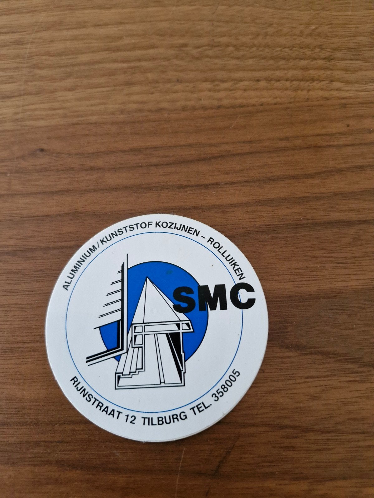 9359 SMC Aluminium/Kunststof Kozijnen Sticker Tilburg, Verzamelen, Stickers, Ophalen of Verzenden, Gebruikt, Bedrijf of Vereniging